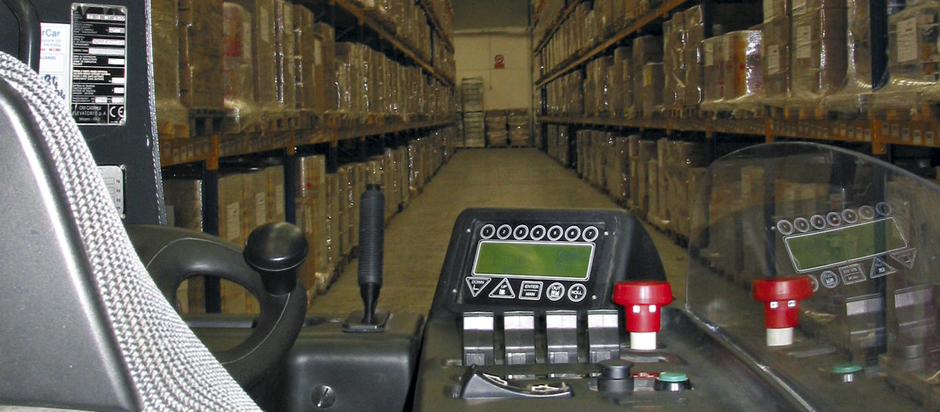 Consar is able to face the new logistics and transport dynamics for any kind of goods, offering tailored solution for every custom. Works carried out in large building and hydraulic sites, integrated rail-road transports, the vessel hold to destination services, handling of dangerous goods and special wastes, logistic, a recent large investment.
