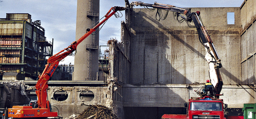 Il Consorzio di autotrasportatori Consar di Ravenna fornisce servizi per demolizioni civili e industriali di strutture in cemento armato, calcestruzzo e ferro