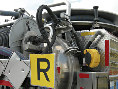 Foto di un particolare di camion per autospurgo