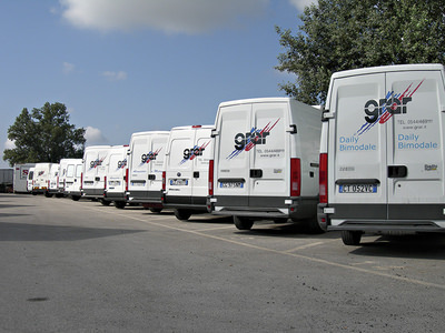 Foto di alcuni nostri mezzi disponibili per i servizi logistici per la piccola distribuzione