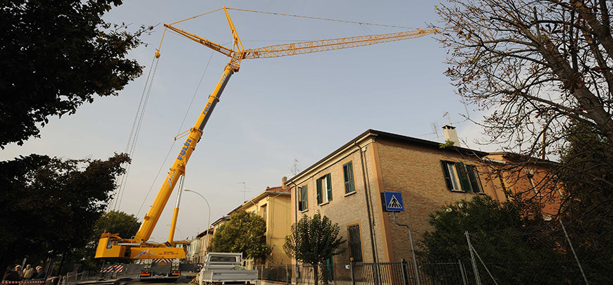 Crane, trucks and hoisting